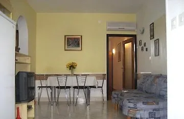 Lia *