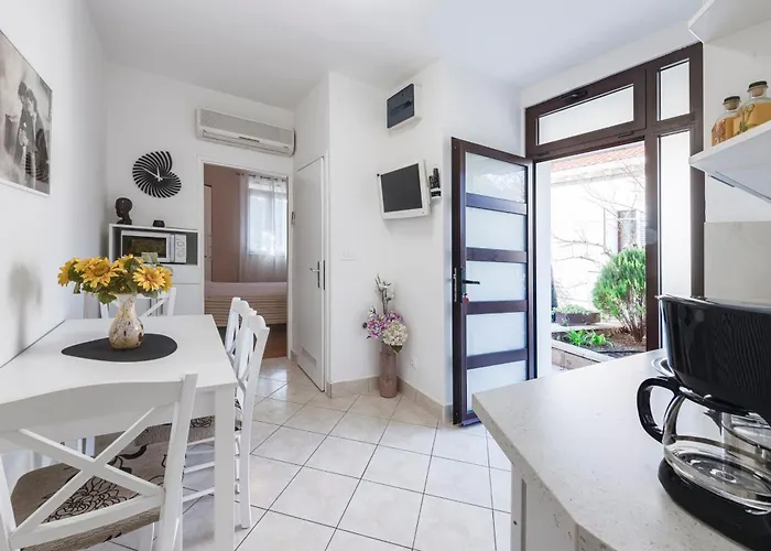 Lia דוברובניק