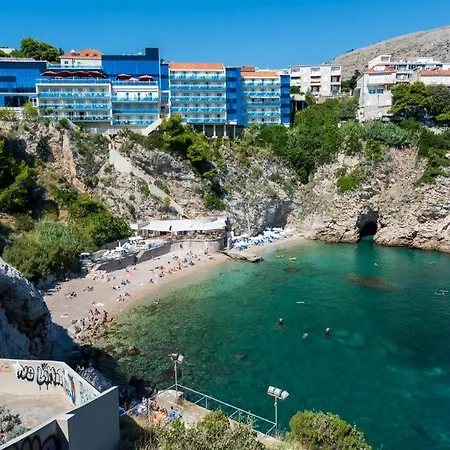 Lia Ντουμπρόβνικ